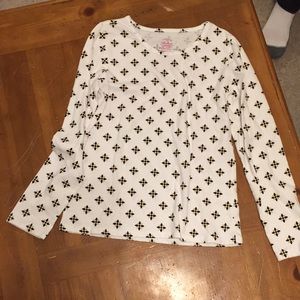 White shirt with design